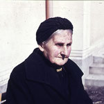 Das Bild zeigt Mathilde Neinaß, geborene Schwichtenberg. Sie verstarb in einem Altersheim 1959 in Röbel.