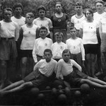 Ganz vorne rechts: Karl Kurt Neitsch mit dem Turnverein Dorna, ca. 1910.