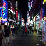 Les rues le soir à Busan - très animées