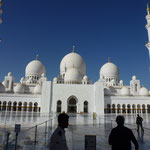 Mosquée d'Abou Dabi. Elle vaut le détour de plusieurs centaines de km pour le visiteur aux Emirats