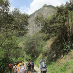 die Schienen entlang nach Aguas calientes/Machu Picchu Dorf