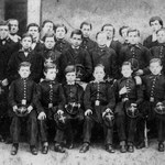 Rimbaud (il terzo da sinistra) all'Istituto Rossat di Charleville (1862 circa)