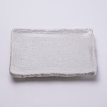 マルカ粉引　渕厚四角千筋取皿