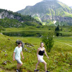 Luka und Sophia am Körbersee, Sommerurlaub in Vorarlberg, Bregenzerwald, Ferienwohnung