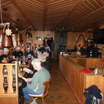 sehr gut gefüllte Hütte