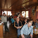 sehr gut gefüllte Hütte