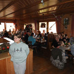 sehr gut gefüllte Hütte