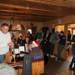 sehr gut gefüllte Hütte