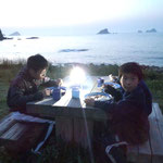 子どもたちはお先に夕食。