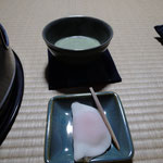 お抹茶とそれはそれはきれいな和菓子を頂きました 安来ではお抹茶を楽しまれる方がほんとうに多いと聞きます