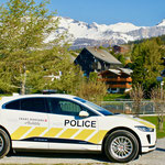 Polizei Crans-Montana Jaguar E-Pace mit VI-9000 Lichtbalken