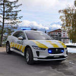 Polizei Crans-Montana Jaguar E-Pace mit VI-9000 Lichtbalken