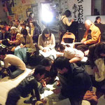 終演後。たくさんのお客さま。ありがとうございました