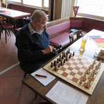 ....Hans (macht noch schnell einen Zug bei Chessmail!), ....