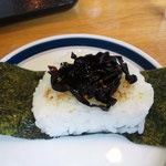 おにぎりは海苔を巻いていない！