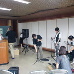 平成音楽大学の学生も会場設営から参加