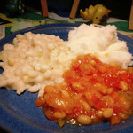 Umngqusho (hinten links), Pap (hinten rechts) und Chakalaka (vorne)