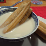 Youtiao mit Sojamilch