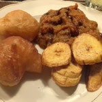 Beignets, Kideneybohnengemüse, Aloko