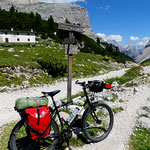 Fanes - Pass (2172 m)   Auf dem Dolomiten Höhenweg Nr. 1