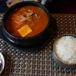 Kimchisuppe mit Tofu und Reis. Wladiwostok, Pyongyang