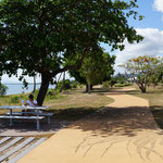 Frühstück am Strand in Cardwell / Breakfast at the beach in Cardwell