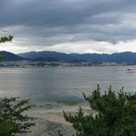 Blick von Insel Miyajima aufs Festland / View from Miyajima island to mainland