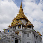 Wat Traimit temple