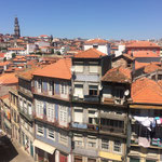 Blick von der Kathedrale runter auf Porto