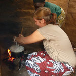 Nsima kochen lernen im Village