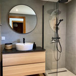 Salle de douche entiérement rénovée du chalet de montagne proche des Arcs