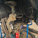Motor ist bereits im Motorraum.