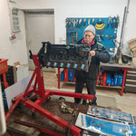 Wolfi bei der Montage der Hauptlagerschalen