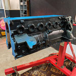 Motorblock abgeklebt zum Lackieren.