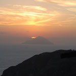 Filicudi al tramonto vista da Lipari