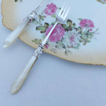 Versilberte "Pickle Forks" mit Perlmuttgriffen aus England