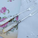 Antike Versilberte Pickle Forks mit Perlmuttgriffen
