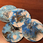 Untersetzer, Acryl, Resin auf Holzplatte, Durchmesser 11 cm