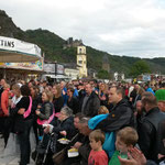 Besucher auf dem Loreleyplatz an Rhein in Flammen 2015