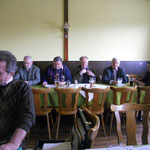 Die Versammlungsteilnehmer, F:N