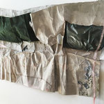 Zonder titel | 32 x 48 cm | softpastel, ductape, washitape, stoepkrijt, oogschaduw en plastic op gevouwen papier
