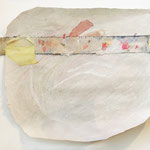 Zonder titel | 25 x 36 cm | ductape, softpastel, oliepastel, plastic en stoepkrijt op krantenpapier