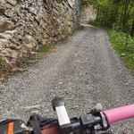 unangenehm steil