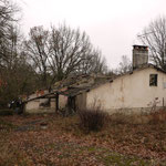 Abgebranntes Gebäude. (Foto odermattarchitectes, Architecte Dordogne)