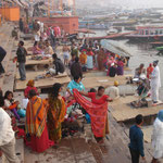 Abblutions dans le Gange. Photos Laura Truant