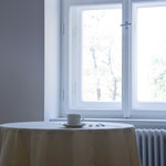 "PRESSO", 2010, tavola apparecchiata, tazza, caffè, motore elettrico, ph. Annalisa Sonzogni