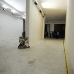 “L'ARCHITETTURA SERVIVA ANCHE A L'AQUILA”, 2009, 90x90x86, cartone, teflon, graffe, ph. Gianni Schicchi