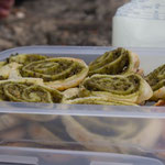 Pikante Blätterteig-Schnecken mit Basilikum-Pesto-Füllung