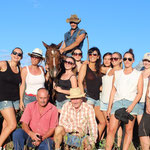 Photo de groupe durant l'excursion dans la brousse