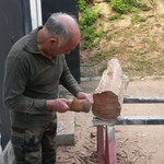 Ange Chiaramonti en plein travail de sculpture